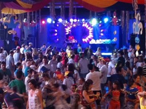 Matinê de carnaval animou o domingo da criançada